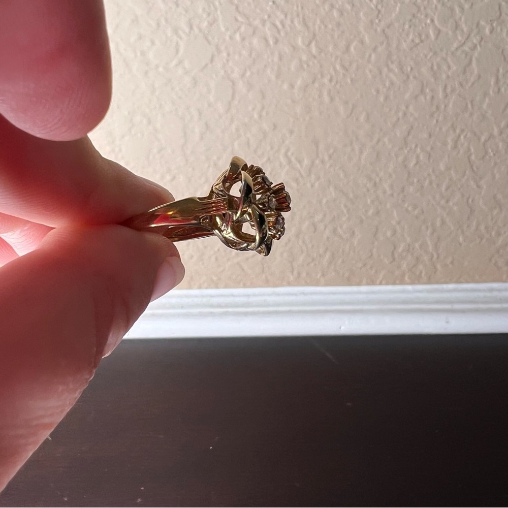 Vintage 18K Gold HGE Ring (Size 7 US) w 9 CZ Stones, Rosette Estate Jewelry, Flo - Picture 11 of 11
